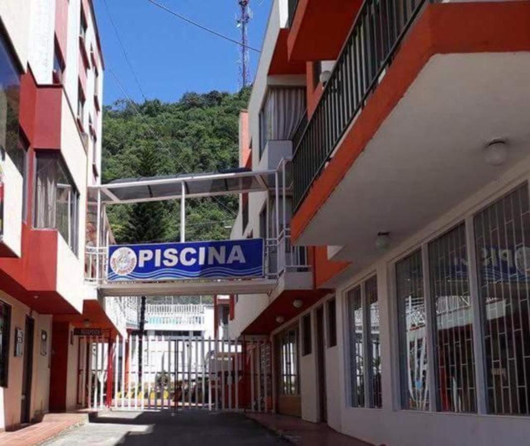 Hotel Emperador Barbosa  Buitenkant foto