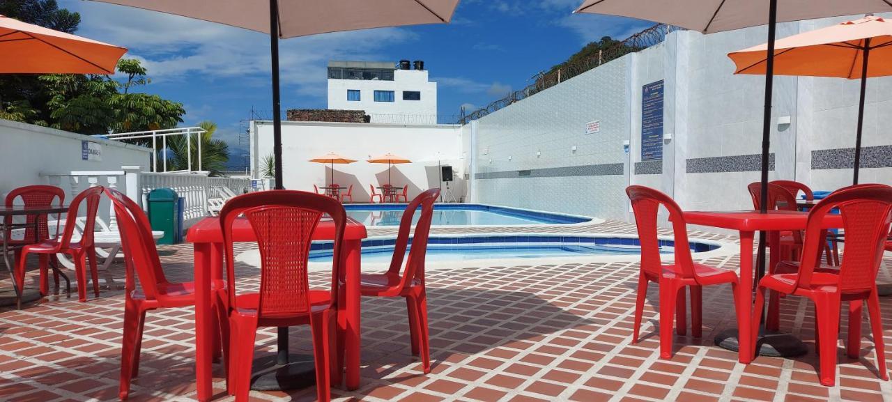 Hotel Emperador Barbosa  Buitenkant foto
