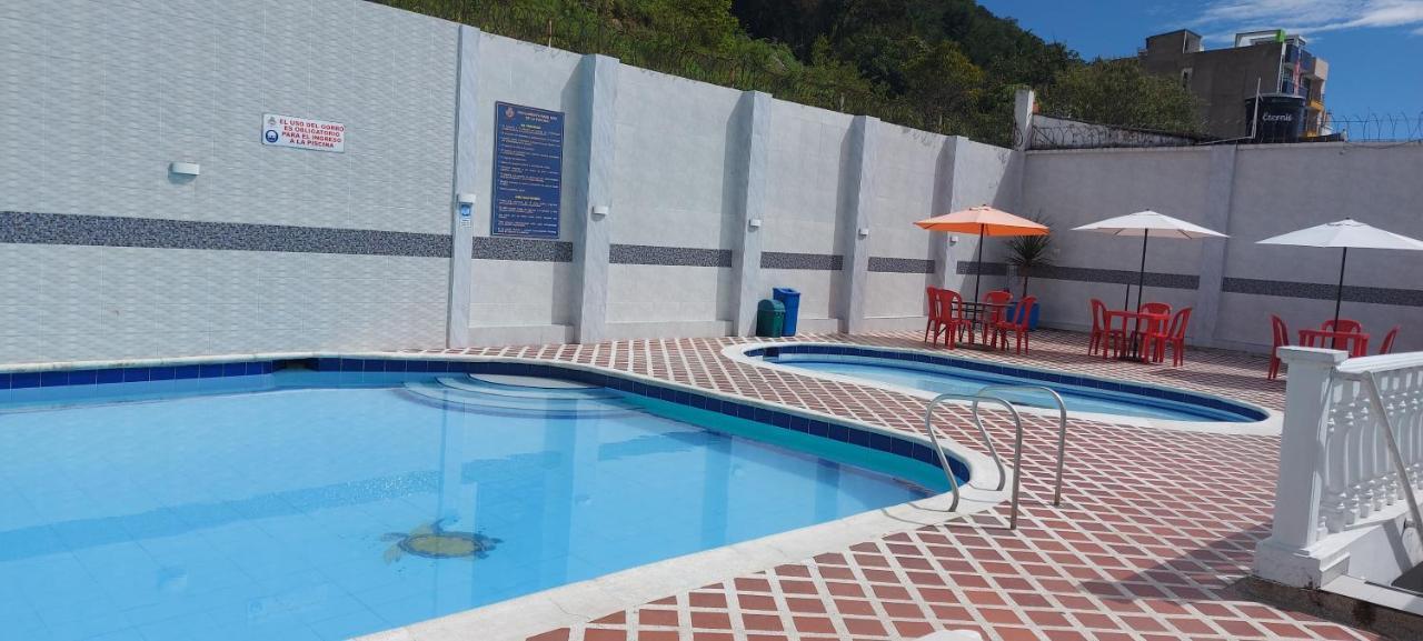 Hotel Emperador Barbosa  Buitenkant foto
