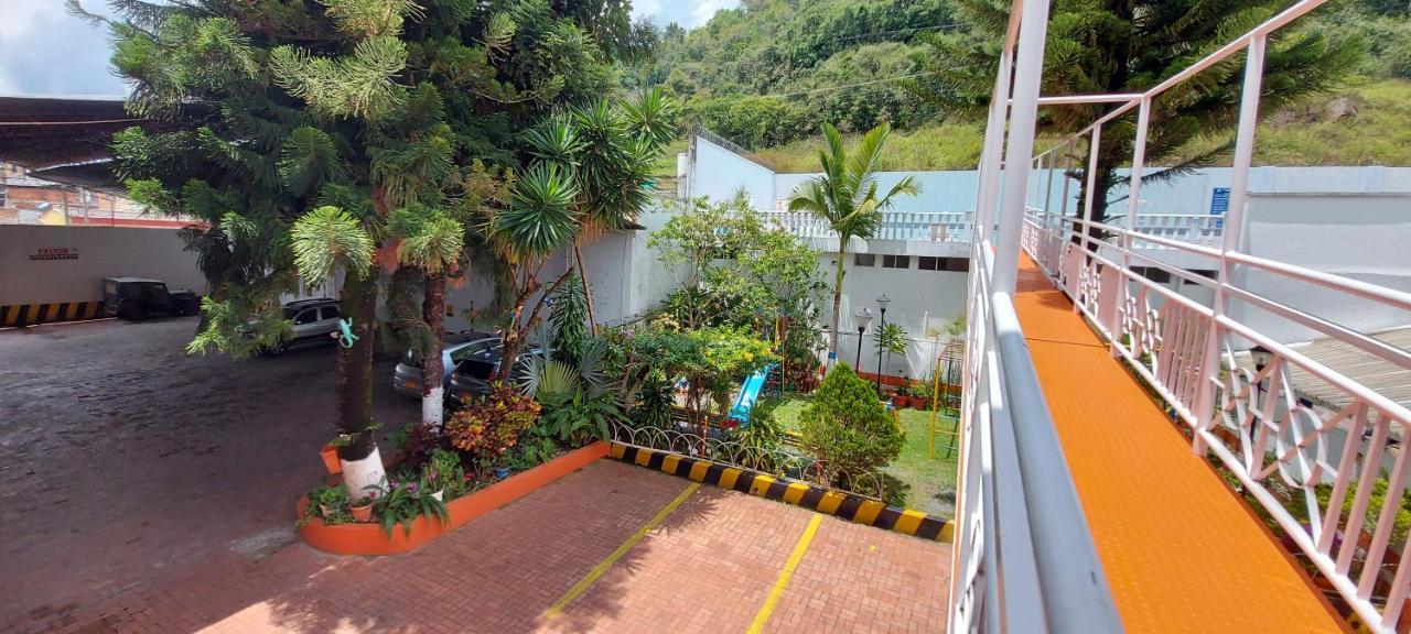 Hotel Emperador Barbosa  Buitenkant foto