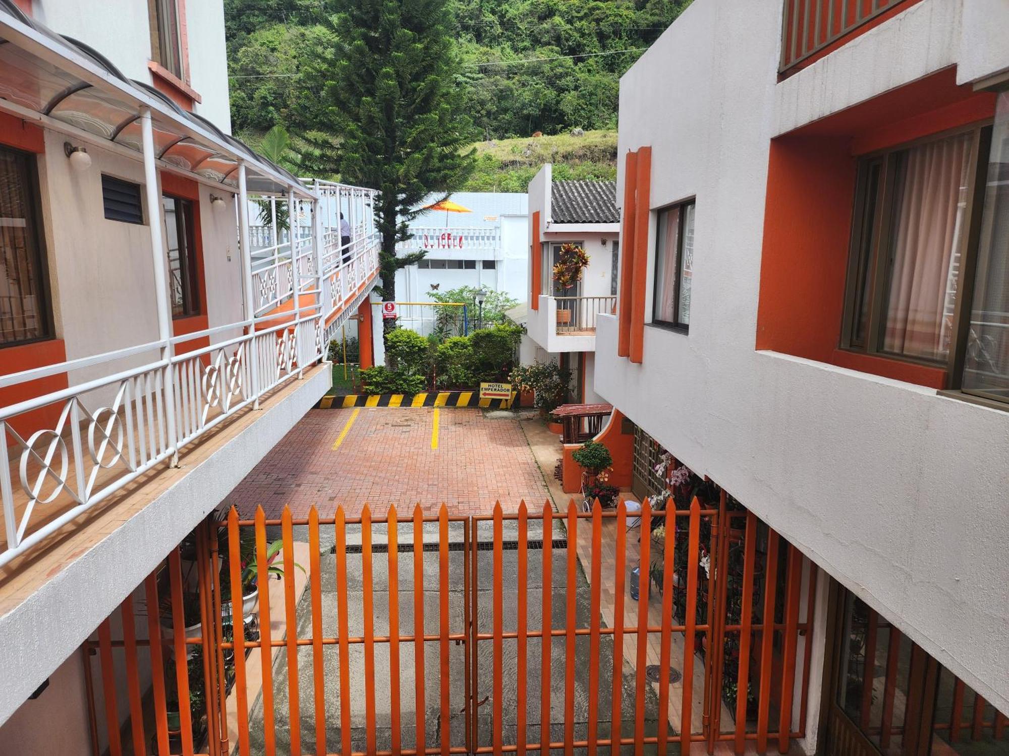 Hotel Emperador Barbosa  Buitenkant foto