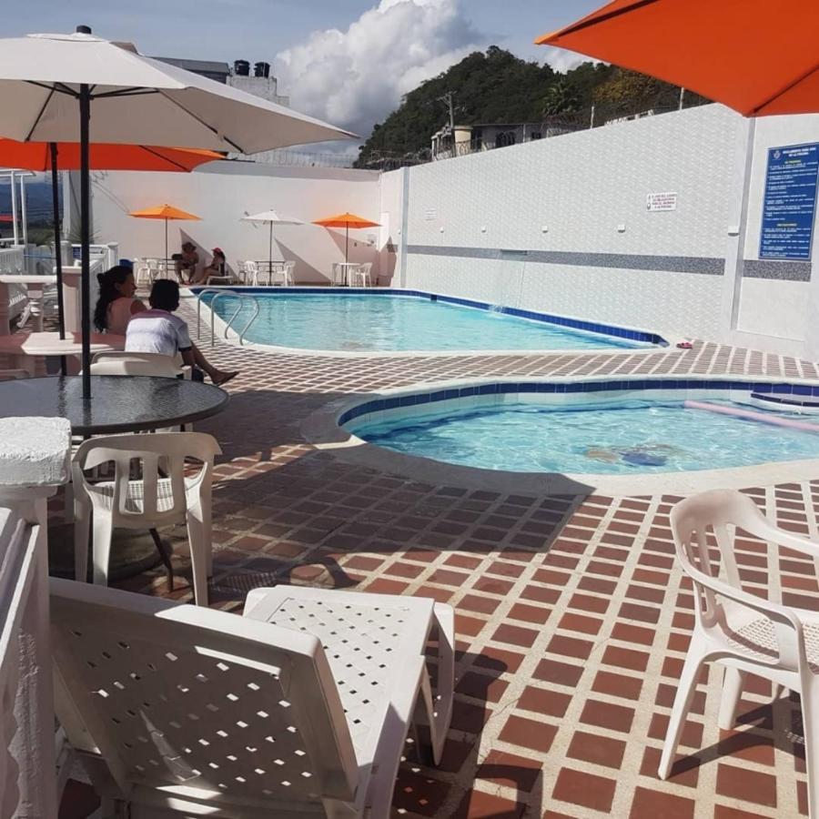 Hotel Emperador Barbosa  Buitenkant foto